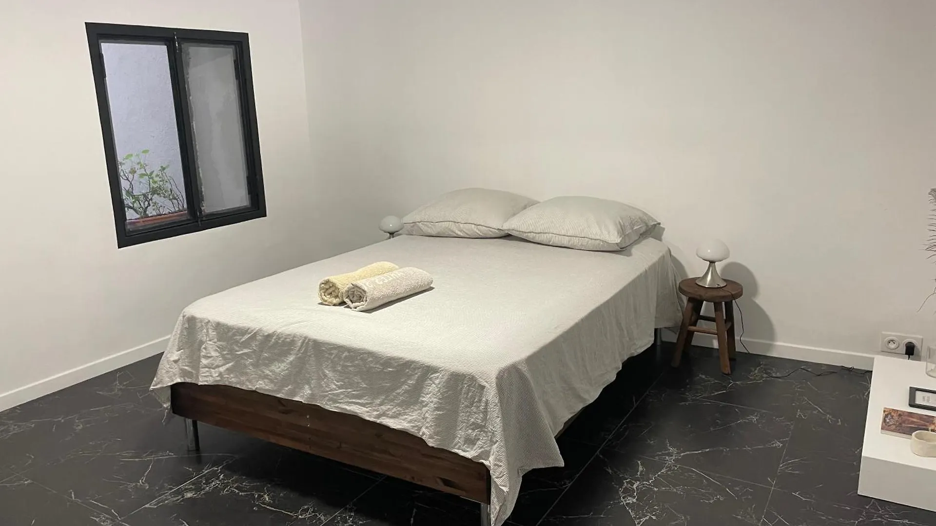 Liberte 2 Hotel Marselha 0*,  França
